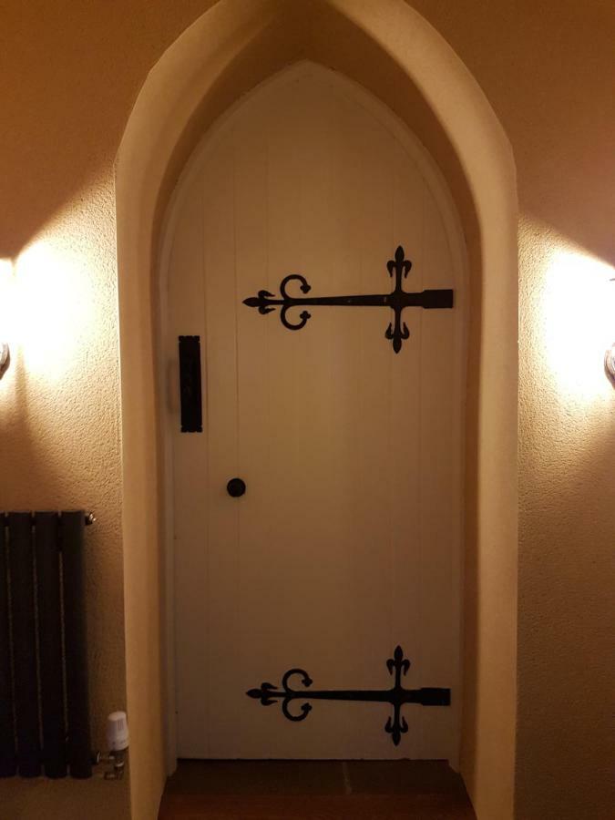 Renovated Church Close To The Beach Llanelli Habitación foto